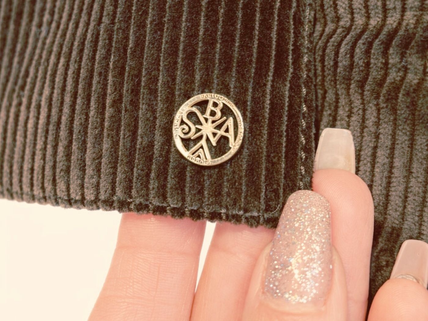 Merchandising personalizado con logo bordado de Cavenago